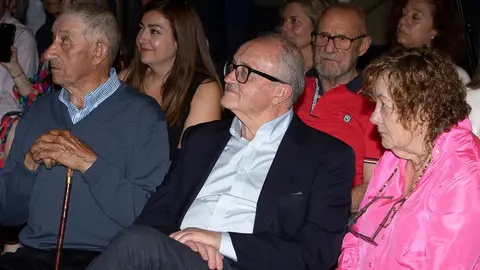 El nuevo medio se presenta ante una amplia representación institucional, empresarial y social, con un mensaje firme en favor del periodismo honesto y la pluralidad informativa. Foto: caraAcara