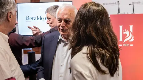 El nuevo medio se presenta ante una amplia representación institucional, empresarial y social, con un mensaje firme en favor del periodismo honesto y la pluralidad informativa. Foto: caraAcara