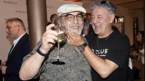 El nuevo medio se presenta ante una amplia representación institucional, empresarial y social, con un mensaje firme en favor del periodismo honesto y la pluralidad informativa. Foto: caraAcara