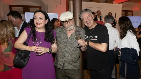 El nuevo medio se presenta ante una amplia representación institucional, empresarial y social, con un mensaje firme en favor del periodismo honesto y la pluralidad informativa. Foto: caraAcara