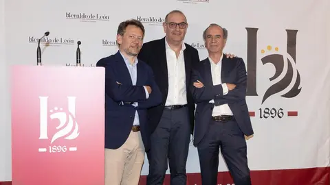 El nuevo medio se presenta ante una amplia representación institucional, empresarial y social, con un mensaje firme en favor del periodismo honesto y la pluralidad informativa. Foto: caraAcara