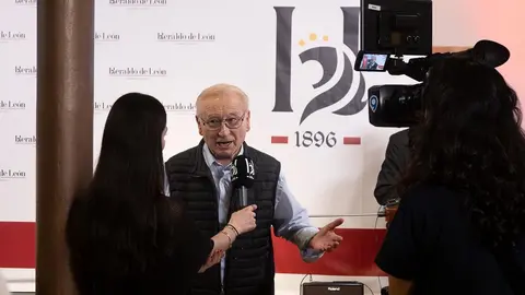 El nuevo medio se presenta ante una amplia representación institucional, empresarial y social, con un mensaje firme en favor del periodismo honesto y la pluralidad informativa. Foto: caraAcara