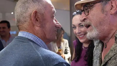 El nuevo medio se presenta ante una amplia representación institucional, empresarial y social, con un mensaje firme en favor del periodismo honesto y la pluralidad informativa. Foto: caraAcara