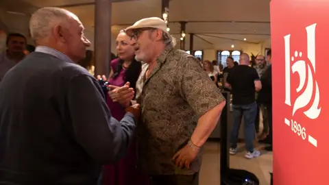 El nuevo medio se presenta ante una amplia representación institucional, empresarial y social, con un mensaje firme en favor del periodismo honesto y la pluralidad informativa. Foto: caraAcara