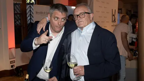 El nuevo medio se presenta ante una amplia representación institucional, empresarial y social, con un mensaje firme en favor del periodismo honesto y la pluralidad informativa. Foto: caraAcara