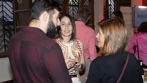 El nuevo medio se presenta ante una amplia representación institucional, empresarial y social, con un mensaje firme en favor del periodismo honesto y la pluralidad informativa. Foto: caraAcara