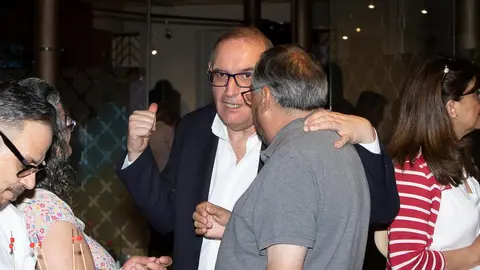 El nuevo medio se presenta ante una amplia representación institucional, empresarial y social, con un mensaje firme en favor del periodismo honesto y la pluralidad informativa. Foto: caraAcara