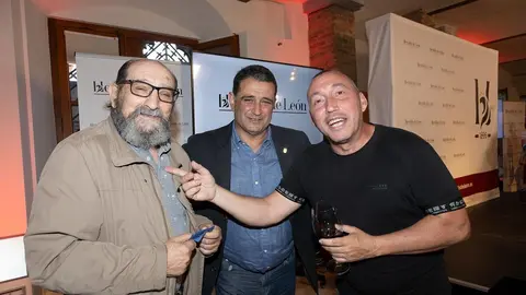 El nuevo medio se presenta ante una amplia representación institucional, empresarial y social, con un mensaje firme en favor del periodismo honesto y la pluralidad informativa. Foto: caraAcara