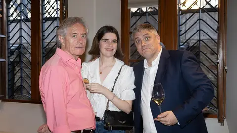 El nuevo medio se presenta ante una amplia representación institucional, empresarial y social, con un mensaje firme en favor del periodismo honesto y la pluralidad informativa. Foto: caraAcara