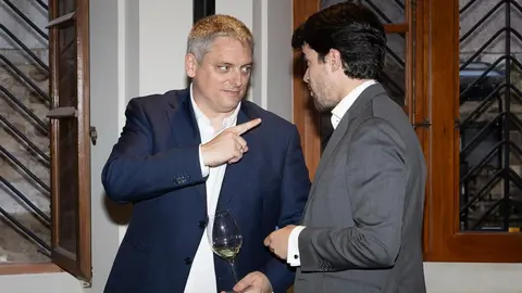 El nuevo medio se presenta ante una amplia representación institucional, empresarial y social, con un mensaje firme en favor del periodismo honesto y la pluralidad informativa. Foto: caraAcara