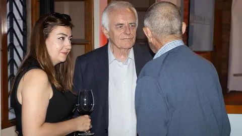 El nuevo medio se presenta ante una amplia representación institucional, empresarial y social, con un mensaje firme en favor del periodismo honesto y la pluralidad informativa. Foto: caraAcara