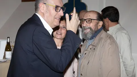 El nuevo medio se presenta ante una amplia representación institucional, empresarial y social, con un mensaje firme en favor del periodismo honesto y la pluralidad informativa. Foto: caraAcara