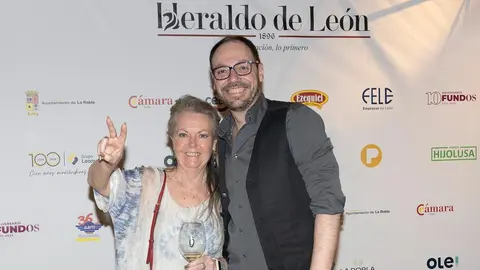 El nuevo medio se presenta ante una amplia representación institucional, empresarial y social, con un mensaje firme en favor del periodismo honesto y la pluralidad informativa. Foto: caraAcara