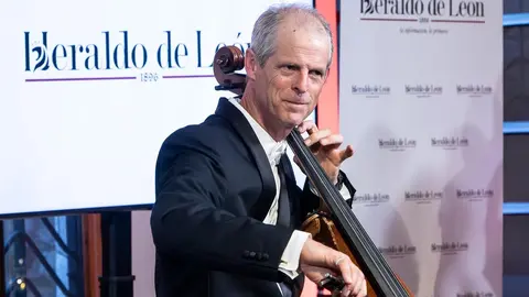 El nuevo medio se presenta ante una amplia representación institucional, empresarial y social, con un mensaje firme en favor del periodismo honesto y la pluralidad informativa. Foto: caraAcara