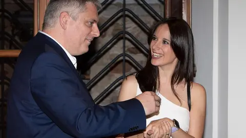 El nuevo medio se presenta ante una amplia representación institucional, empresarial y social, con un mensaje firme en favor del periodismo honesto y la pluralidad informativa. Foto: caraAcara