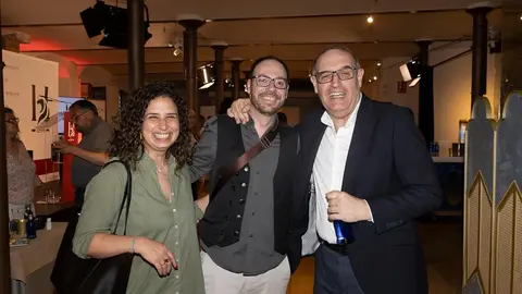 El nuevo medio se presenta ante una amplia representación institucional, empresarial y social, con un mensaje firme en favor del periodismo honesto y la pluralidad informativa. Foto: caraAcara