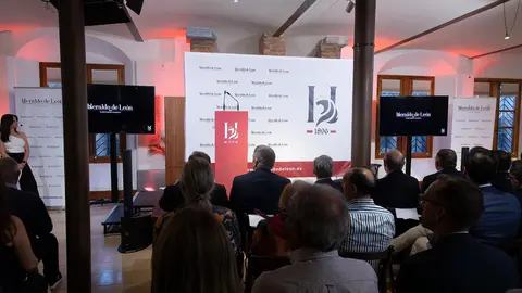 Los patrocinadores del Heraldo de León, pilares fundamentales en la puesta de largo del nuevo medio en Casa Botines; un medio joven y comprometido que también ha mostrado su equipo y colaboradores. Fotos: caraAcara