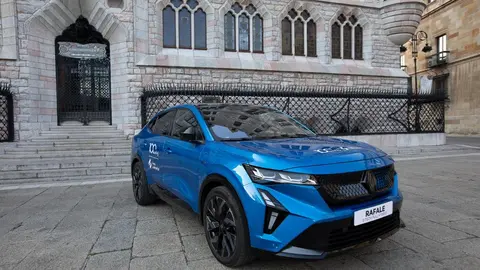 Los patrocinadores del Heraldo de León, pilares fundamentales en la puesta de largo del nuevo medio en Casa Botines; un medio joven y comprometido que también ha mostrado su equipo y colaboradores. Fotos: caraAcara