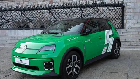 Los patrocinadores del Heraldo de León, pilares fundamentales en la puesta de largo del nuevo medio en Casa Botines; un medio joven y comprometido que también ha mostrado su equipo y colaboradores. Fotos: caraAcara