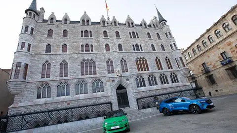 Los patrocinadores del Heraldo de León, pilares fundamentales en la puesta de largo del nuevo medio en Casa Botines; un medio joven y comprometido que también ha mostrado su equipo y colaboradores. Fotos: caraAcara