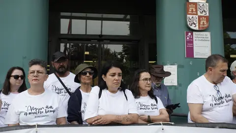 Concentración de la plataforma Oncobierzo frente a la sede de la Junta en Ponferrada. Foto: César Sánchez.