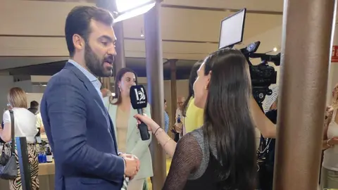 Una nueva cabecera, cargada de retos. Heraldo de León (heraldodeleon.es) se ha presentado este jueves ante los leoneses en el primer acto oficial en León capital desde su lanzamiento el pasado mes de enero. Más de 200 invitados acuden a la puesta de largo de un nuevo medio digital en León que 