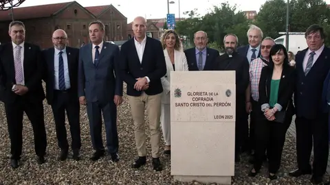 La Cofradía del Santo Cristo del Perdón de León ya tiene su rotonda. Foto Peio García (5)