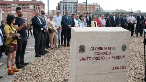 La Cofradía del Santo Cristo del Perdón de León ya tiene su rotonda. Foto Peio García (8)
