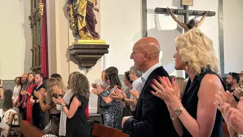 Con un emotivo concierto y una eucaristía en Santa Nonia, la Cofradía del Dulce Nombre de Jesús Nazareno festeja el retorno de su imagen titular tras participar en el Jubileo de las Cofradías en el Vaticano. Fotos: Ayto León