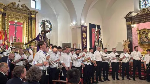 Con un emotivo concierto y una eucaristía en Santa Nonia, la Cofradía del Dulce Nombre de Jesús Nazareno festeja el retorno de su imagen titular tras participar en el Jubileo de las Cofradías en el Vaticano. Fotos: Ayto León