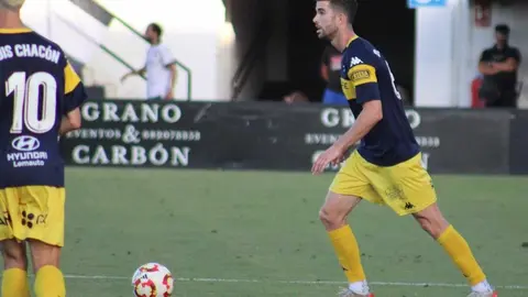 El Ceuta levanta el título tras remontar un 1-3 en un duelo épico decidido en el 94'. La Cultural, brillante en la primera mitad, se desmoronó en la segunda y acabó con diez.