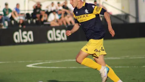 El Ceuta levanta el título tras remontar un 1-3 en un duelo épico decidido en el 94'. La Cultural, brillante en la primera mitad, se desmoronó en la segunda y acabó con diez.
