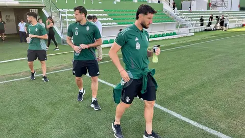 Un solitario gol de Álex Rubio en la segunda parte decide el primer asalto del playoff de ascenso; la Deportiva necesitará remontar en casa para seguir con vida.