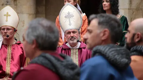 La Asociación Cultural El Trovador Leonés lleva a cabo una representación de las Cortes de 1188 bajo el título ‘Al Alba del Parlamentarismo’. Fotos: Peio García