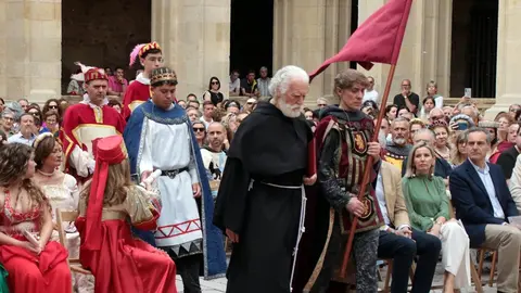 La Asociación Cultural El Trovador Leonés lleva a cabo una representación de las Cortes de 1188 bajo el título ‘Al Alba del Parlamentarismo’. Fotos: Peio García