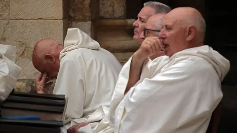 La Asociación Cultural El Trovador Leonés lleva a cabo una representación de las Cortes de 1188 bajo el título ‘Al Alba del Parlamentarismo’. Fotos: Peio García