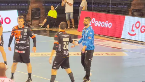 El leonés Javi García sentencia al Ademar en Logroño en un partido sumamente disputado. Fotos: Carlos García