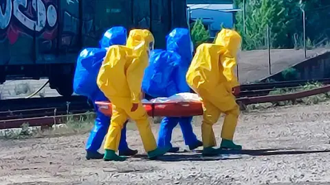 Efectivos del Servicio de Extinción de Incendios y Salvamento del Ayuntamiento de León han participado en un curso especializado sobre gestión de riesgos en el transporte de mercancías peligrosas, una formación clave para intervenir en situaciones de emergencia con materiales altamente inflamables o tóxicos.