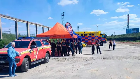 Efectivos del Servicio de Extinción de Incendios y Salvamento del Ayuntamiento de León han participado en un curso especializado sobre gestión de riesgos en el transporte de mercancías peligrosas, una formación clave para intervenir en situaciones de emergencia con materiales altamente inflamables o tóxicos.