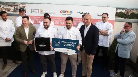 El restaurante Restaurante Dólar de Álava se alza con el primer premio del 58 Certamen Gastronómico de la Trucha. Una docena de restaurantes de toda España, uno de ellos leonés, disputan la final en la Nimú Azotea del Hotel Barceló Conde Luna de León. Fotos: Peio García | Ayto León
