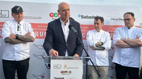 El restaurante Restaurante Dólar de Álava se alza con el primer premio del 58 Certamen Gastronómico de la Trucha. Una docena de restaurantes de toda España, uno de ellos leonés, disputan la final en la Nimú Azotea del Hotel Barceló Conde Luna de León. Fotos: Peio García | Ayto León