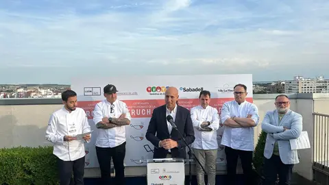 El restaurante Restaurante Dólar de Álava se alza con el primer premio del 58 Certamen Gastronómico de la Trucha. Una docena de restaurantes de toda España, uno de ellos leonés, disputan la final en la Nimú Azotea del Hotel Barceló Conde Luna de León. Fotos: Peio García | Ayto León