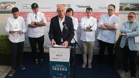 El restaurante Restaurante Dólar de Álava se alza con el primer premio del 58 Certamen Gastronómico de la Trucha. Una docena de restaurantes de toda España, uno de ellos leonés, disputan la final en la Nimú Azotea del Hotel Barceló Conde Luna de León. Fotos: Peio García | Ayto León