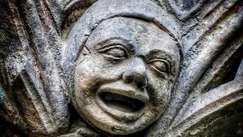 El escritor y fotógrafo leonés Juan Luis Puente publica 'Mensajes Escondidos en la Catedral de León, Claustro y Museo', un libro único que permite redescubrir la Seo leonesa en un apasionante viaje de 15 capítulos.