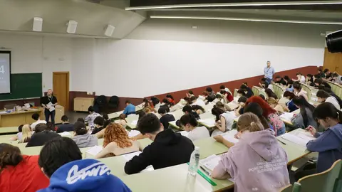 Más de 2.000 estudiantes se enfrentan en la ULE a una Prueba de Acceso a la Universidad más competencial y con menos optatividad; los nervios, son inevitables. Fotos: ULE | Heraldo
