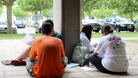Más de 2.000 estudiantes se enfrentan en la ULE a una Prueba de Acceso a la Universidad más competencial y con menos optatividad; los nervios, son inevitables. Fotos: ULE | Heraldo