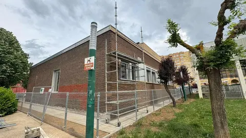 Pese a los más de 3,7 millones invertidos y cinco meses de retraso, los más de 21.000 usuarios seguirán siendo atendidos en instalaciones provisionales sin un horizonte claro de retorno pese a que la obra ya está finalizada. Fotos: Silvia García