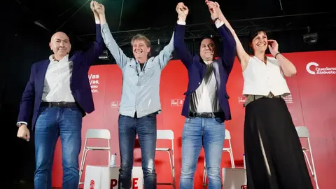 El secretario general del Partido Socialista de Castilla y León, Carlos Martínez, participa junto al secretario general del PSOE de León, Javier Alfonso Cendón, y el secretario adjunto de Política Municipal, Alejandro Soler, con alcaldes y concejales de la provincia de León. Foto: Campillo