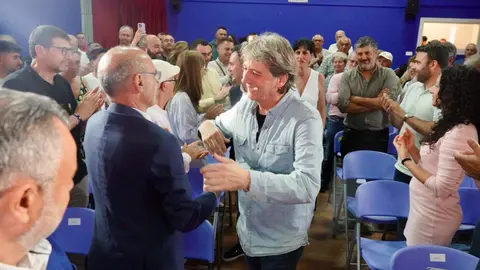 El secretario general del Partido Socialista de Castilla y León, Carlos Martínez, participa junto al secretario general del PSOE de León, Javier Alfonso Cendón, y el secretario adjunto de Política Municipal, Alejandro Soler, con alcaldes y concejales de la provincia de León. Foto: Campillo