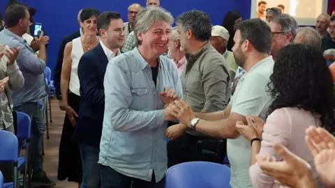 El secretario general del Partido Socialista de Castilla y León, Carlos Martínez, participa junto al secretario general del PSOE de León, Javier Alfonso Cendón, y el secretario adjunto de Política Municipal, Alejandro Soler, con alcaldes y concejales de la provincia de León. Foto: Campillo